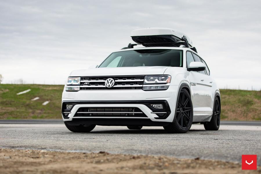  Volkswagen Atlas R-Line on Vossen Wheels (CV10) 2019 года  (фото 4 из 53)
